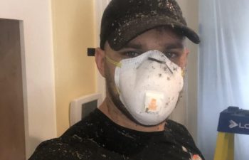 A manual worker with a face mask